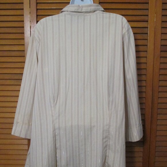 DCC Woman Stretch top tan V neck button down 3/4 sleeve blouse like new size 2x - Picture 6 of 8